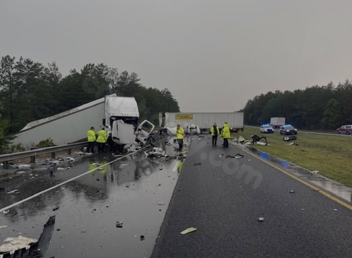 Fatal crash involving semis blocks I-10 in Crestview