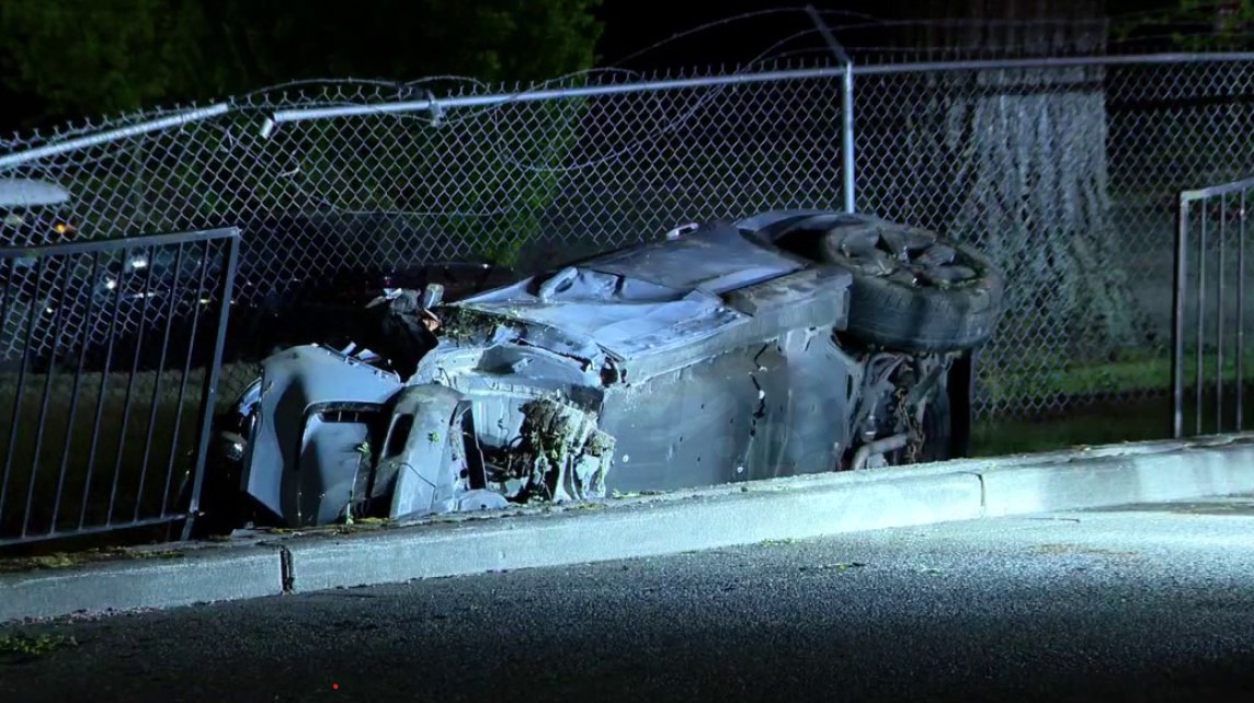 Police pursuit ends in crash at Boeing plant in Everett, WA