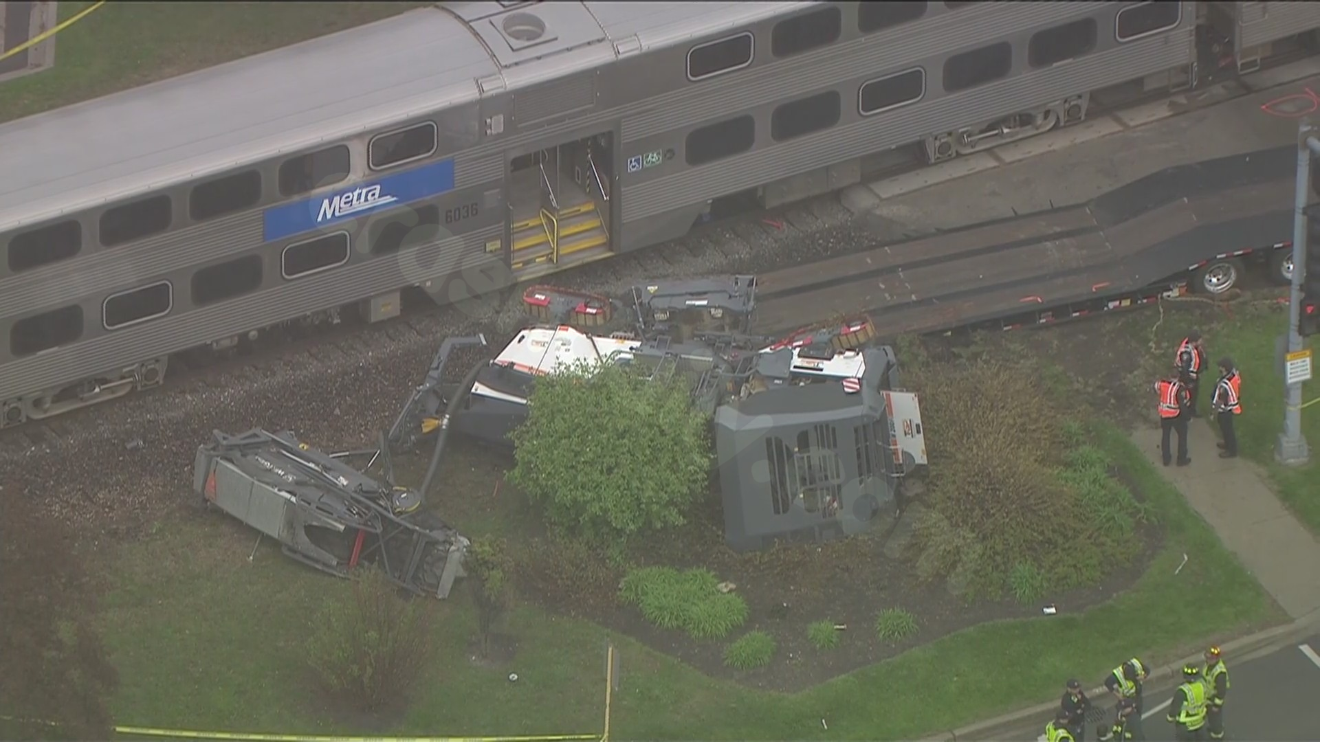 Metra UP-N trains stopped near Wilmette due to crash involving semi-truck