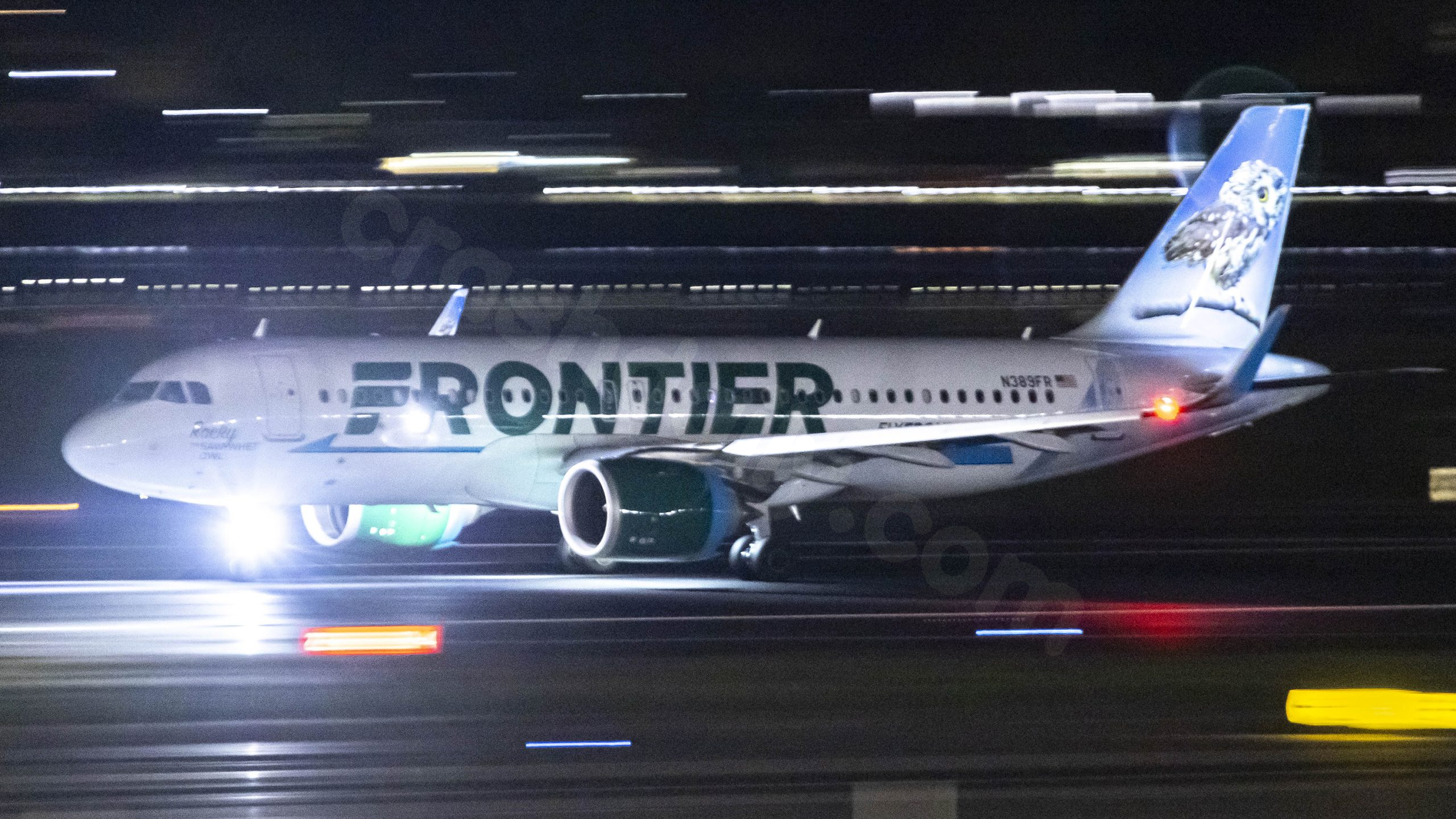 Person hit, killed by Frontier plane after jumping fence at Denver airport