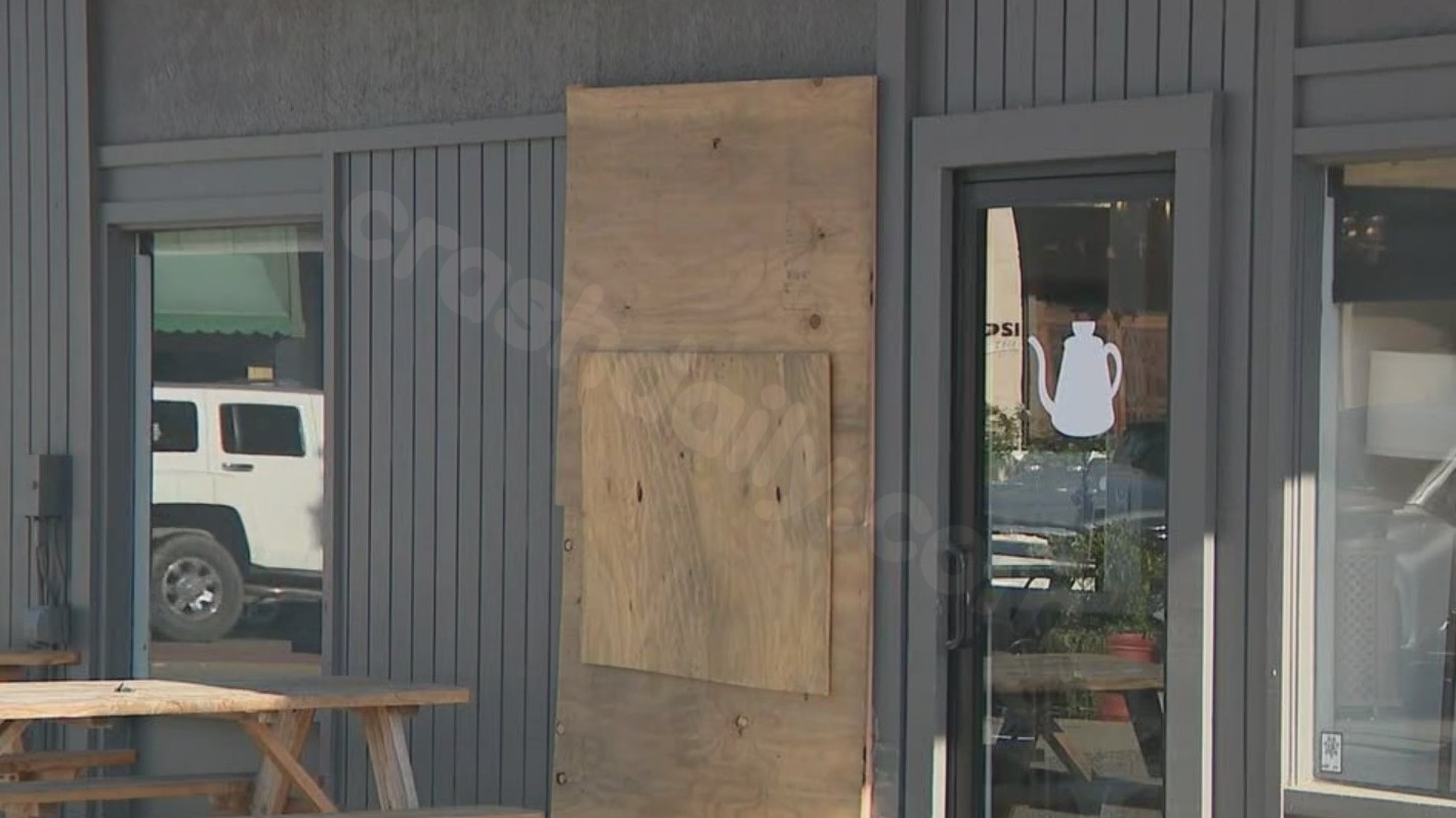 Car crashes through Fallbrook cafe days before Mother’s Day