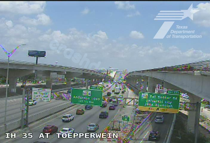 I-35 crash slows traffic to a crawl on major San Antonio highway