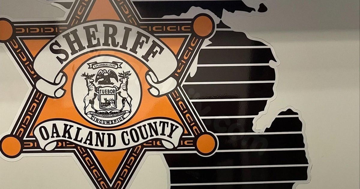 Man, 35, dead after car strikes guardrail in Rochester Hills, sheriff's office says