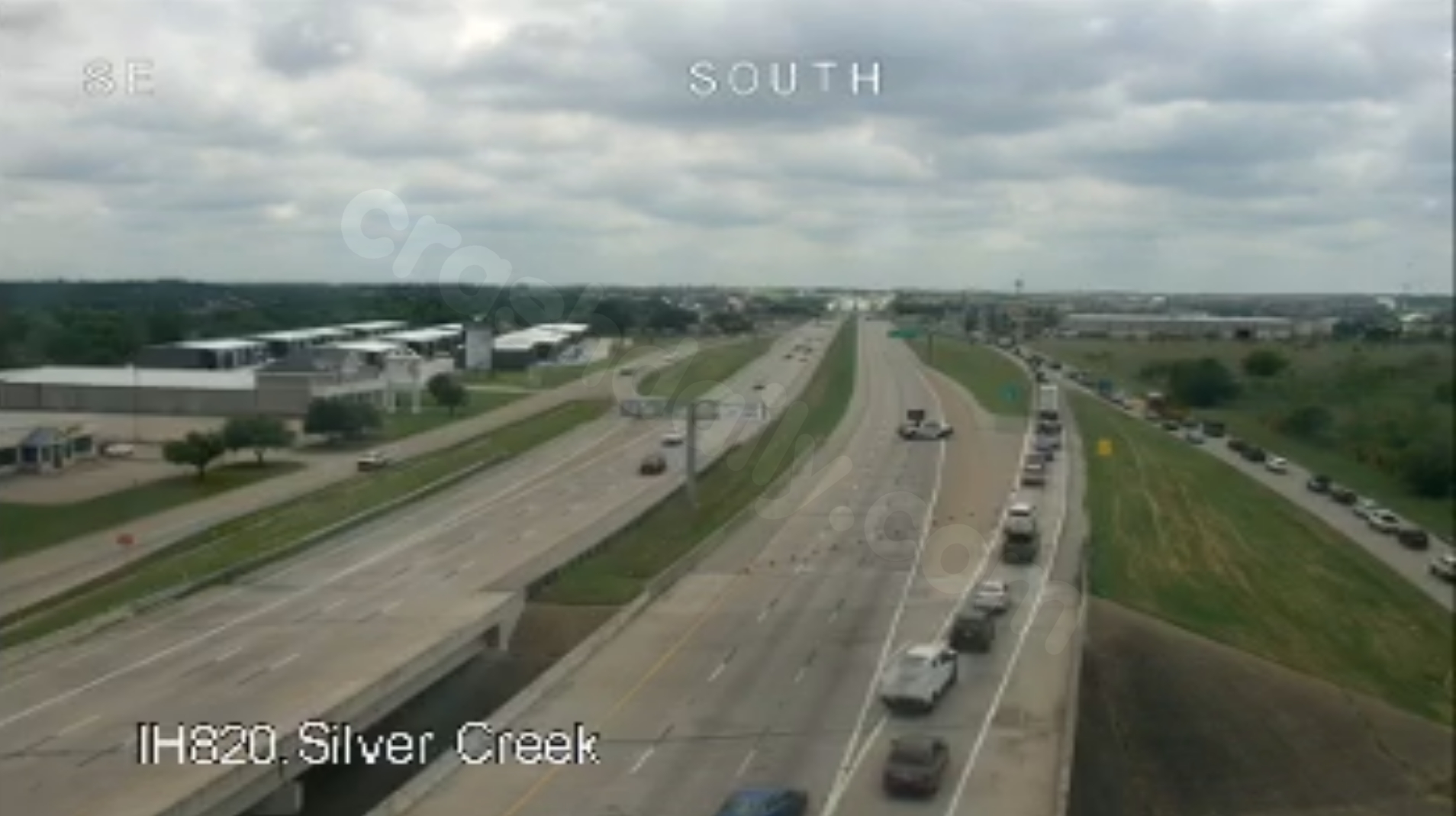 Rollover accident closes all southbound lanes of West Loop 820 near Fort Worth