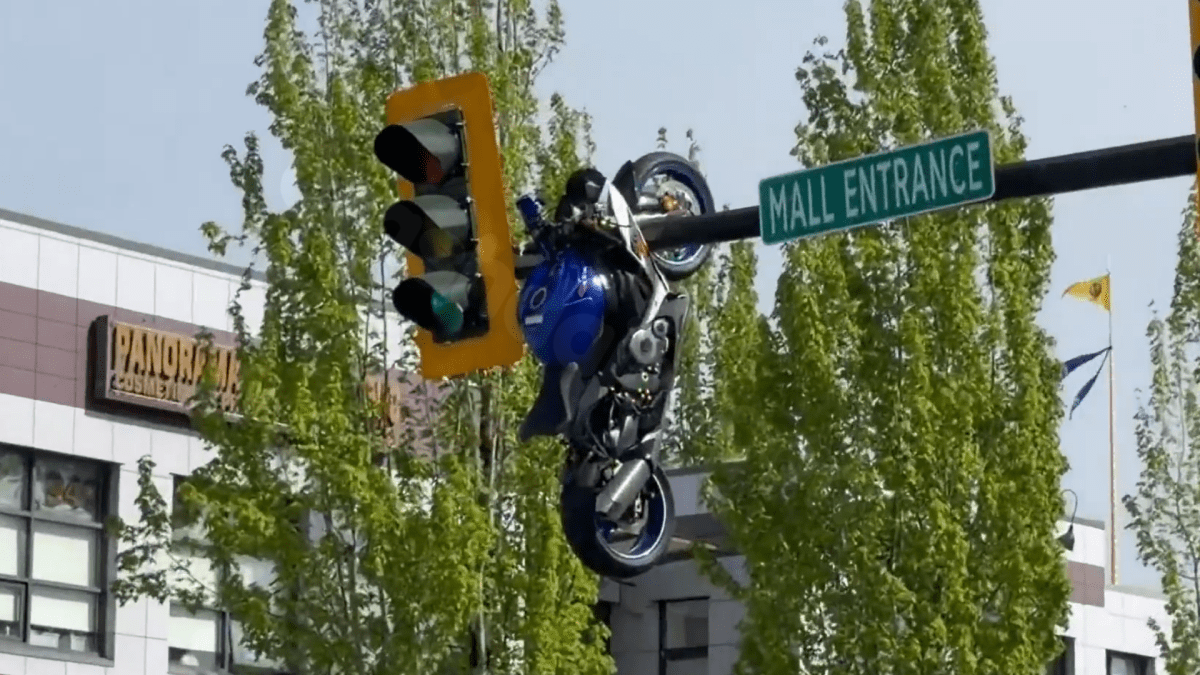 VIDEO: Motorcycle seen hanging off traffic light after crash