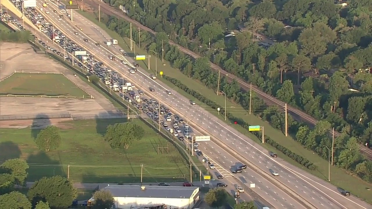 Deadly crash causing major traffic delays on South Post Oak, Main Street