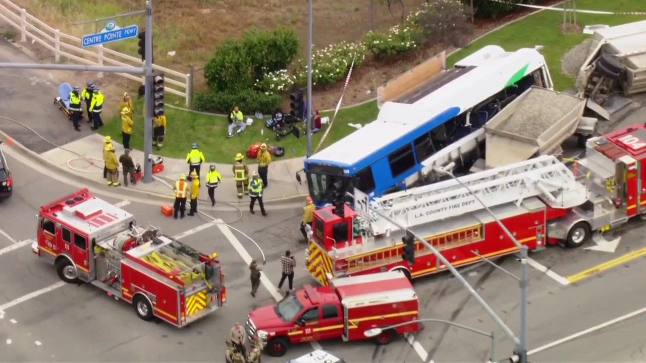 Over a dozen injured in multi-vehicle crash involving Santa Clarita bus