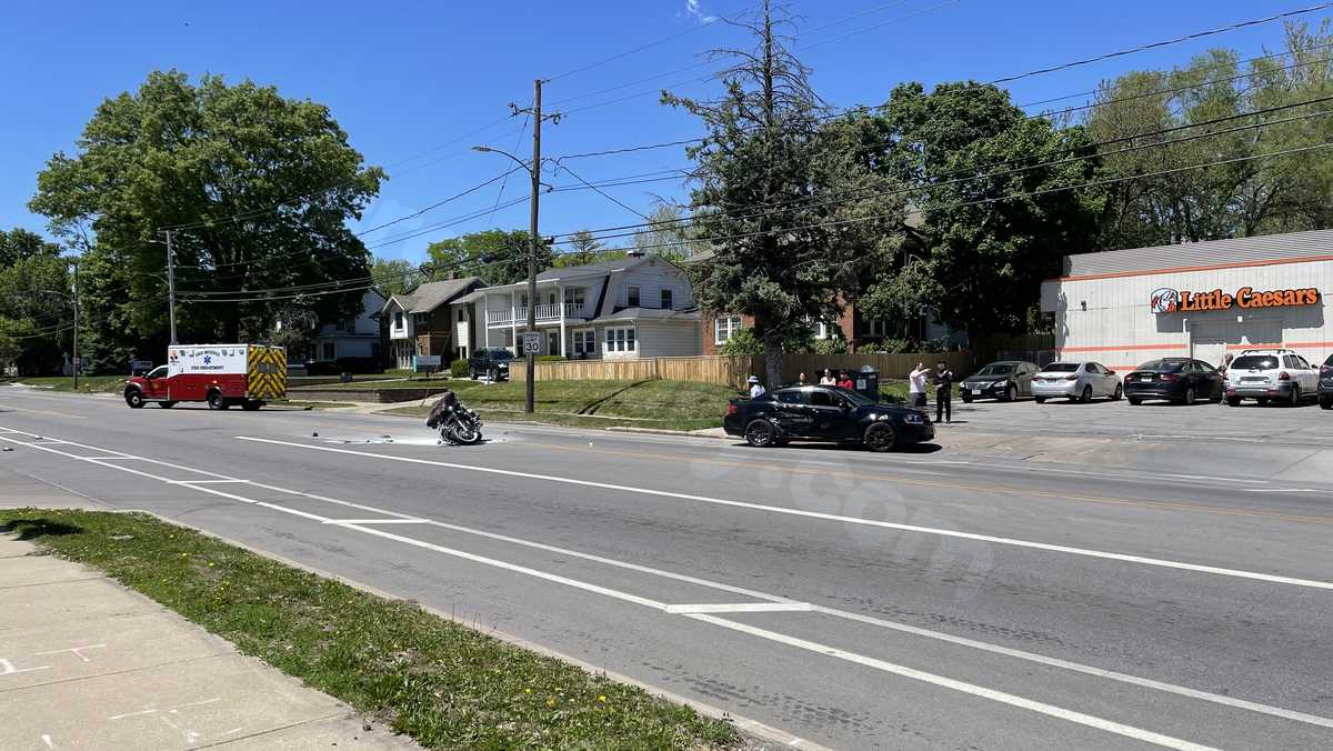 Motorcyclist injured in crash in Des Moines