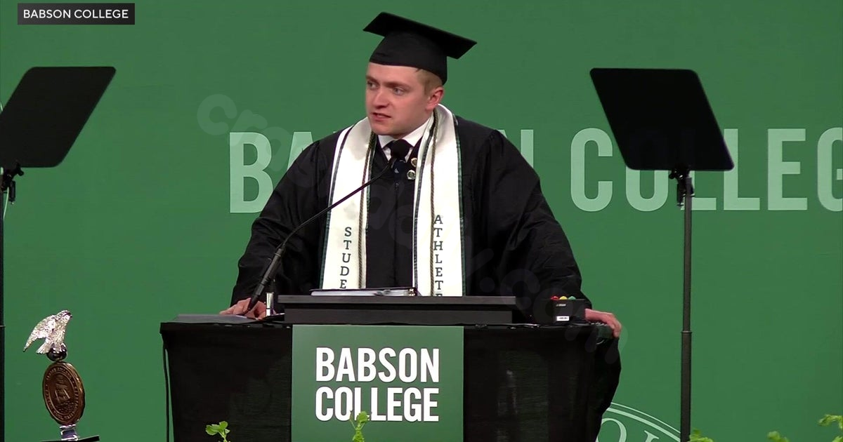 Babson College student who suffered paralyzing hockey accident thanks friends, family during keynote speech