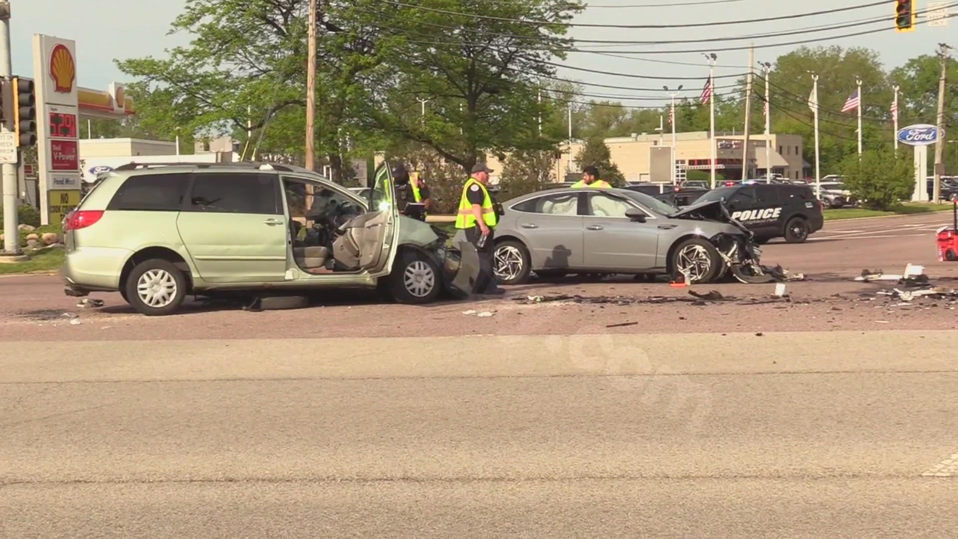 Highland Park crash leaves 2 people dead, 1 injured