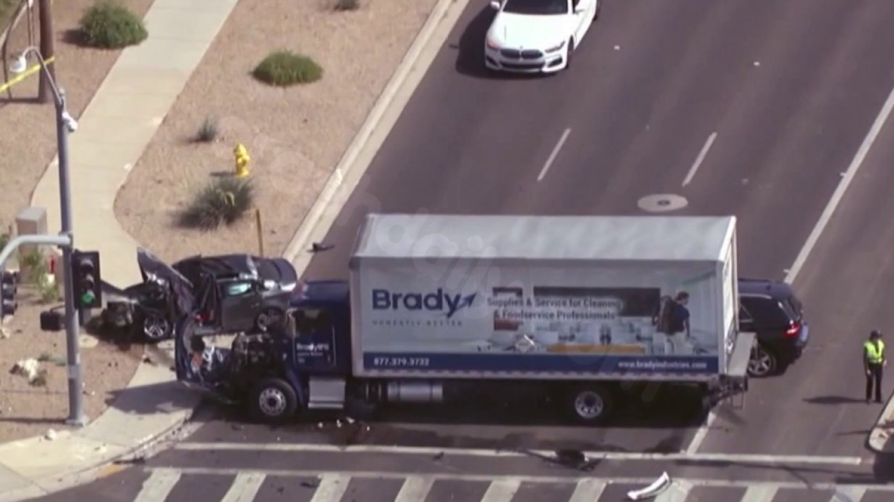 1 dead, 2 hurt in Glendale chain-reaction crash involving box truck
