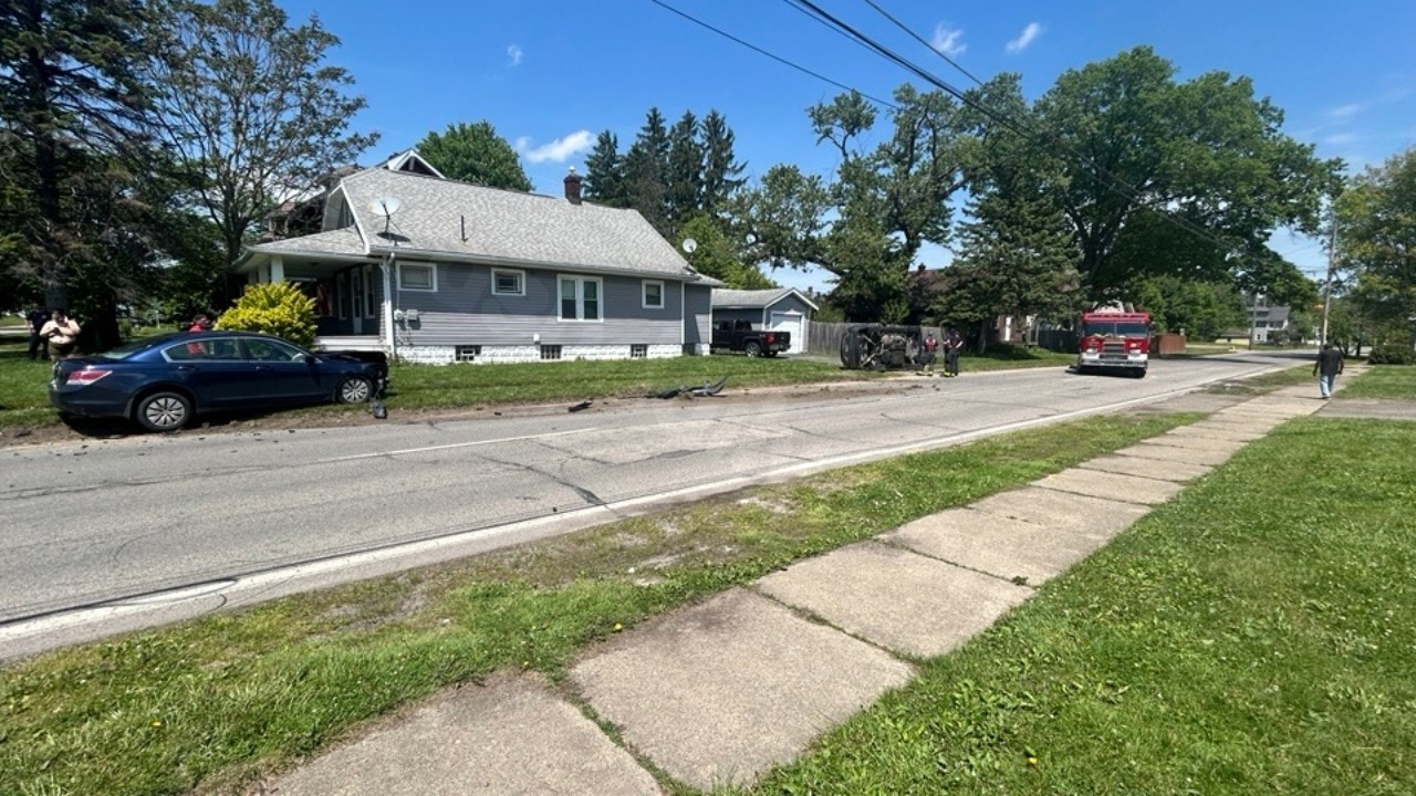 Five hospitalized after rollover crash in Youngstown