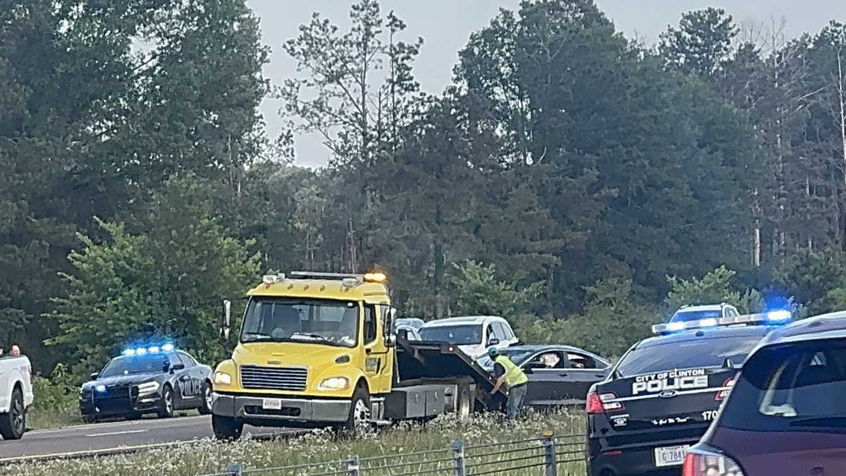 I-20 crash near Natchez Trace in Clinton backs up traffic