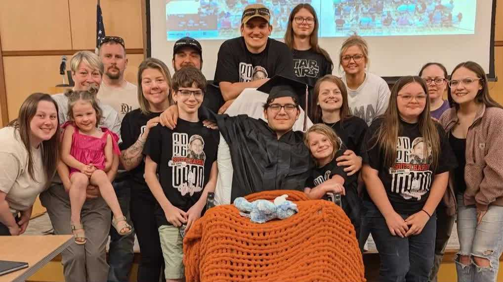 Iowa teen celebrates graduation in the hospital after car accident leaves him paralyzed