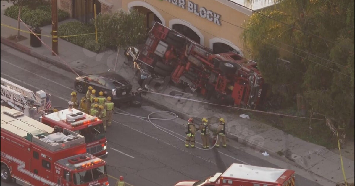 LAFD fire engine overturns in San Fernando Valley crash, injuring 2 firefighters