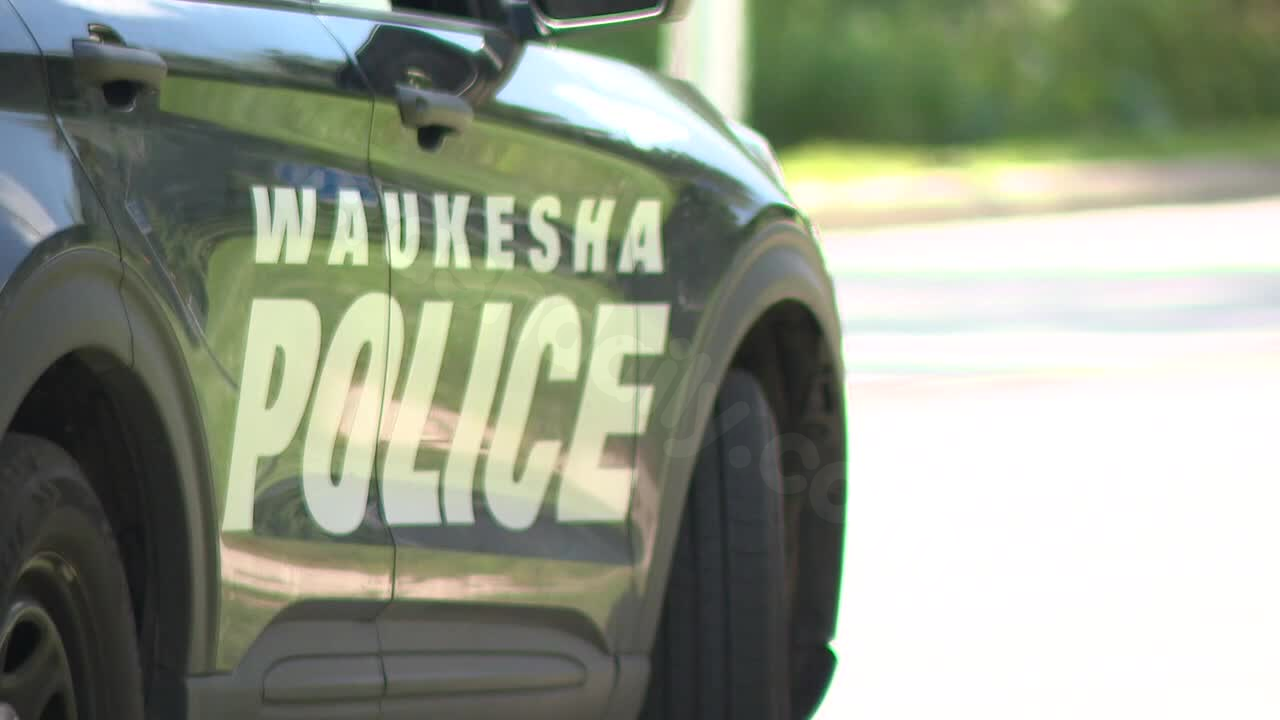 Waukesha crash at Les Paul and River Valley; 1 dead, 1 injured