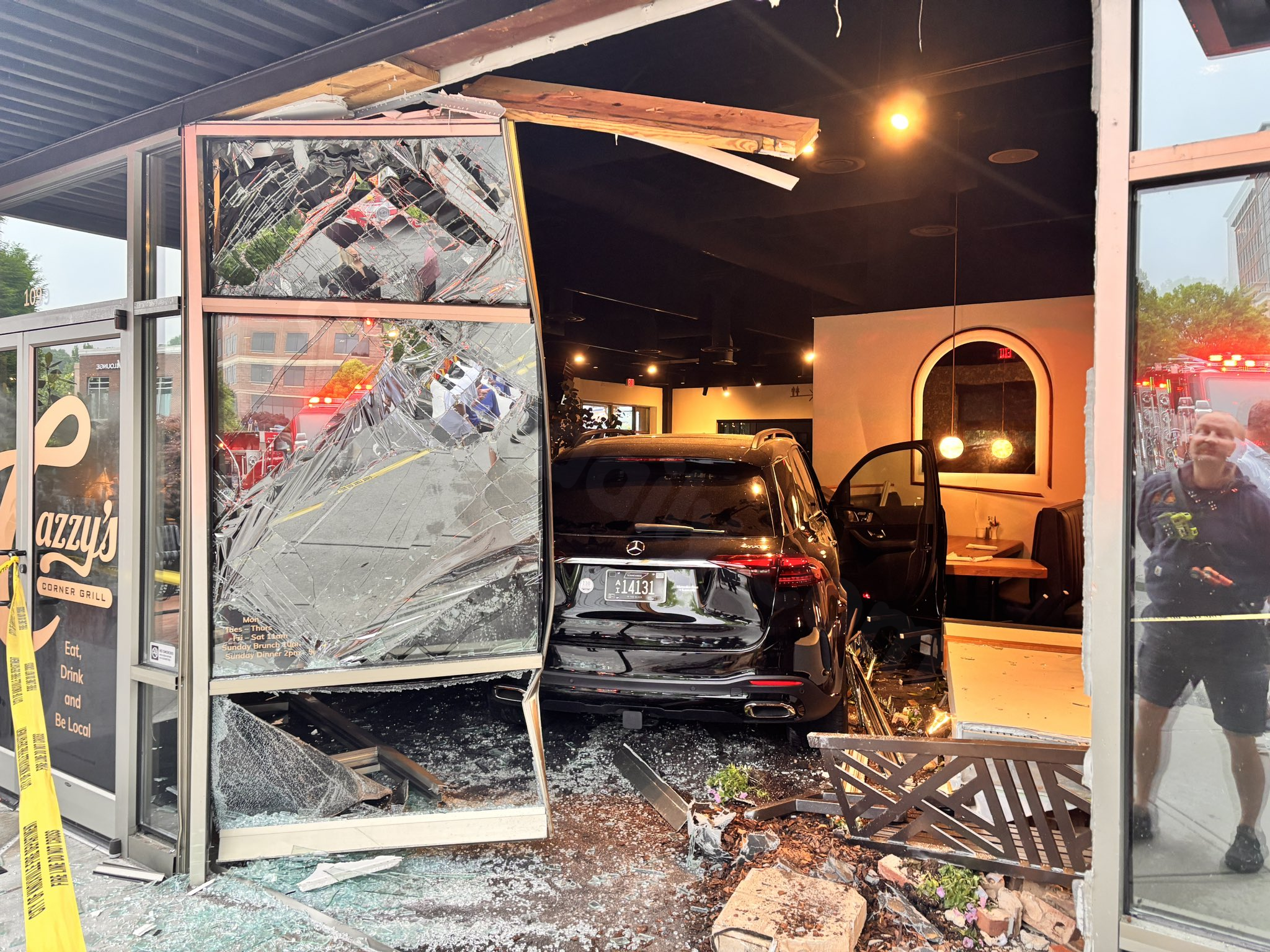 Car crashes into restaurant in Knoxville