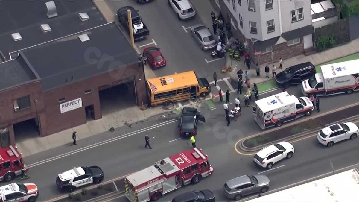 Multiple ambulances respond to crash involving school bus in Everett