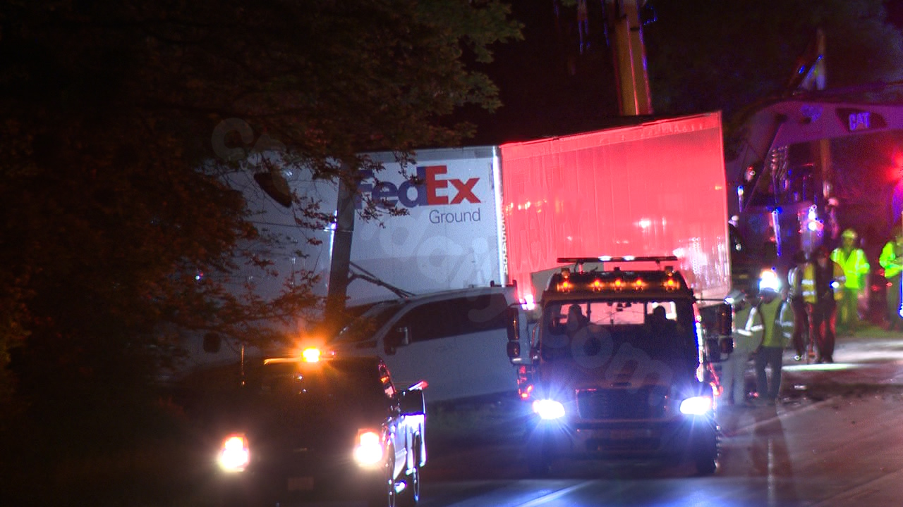Overnight: Semi-truck, 3 cars crash on Interstate 271