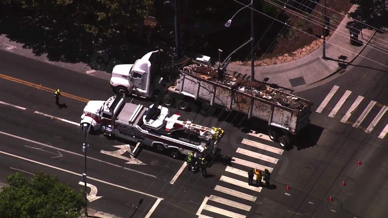 Damaged scrap metal truck shuts down traffic, causes power outage in San Jose