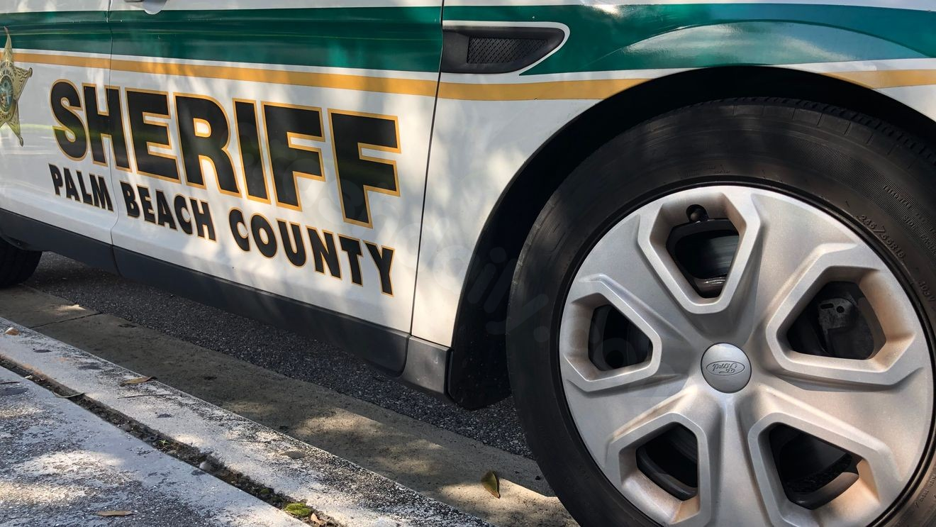 Wrong-way driver killed in head-on crash with semi truck carrying corn in Belle Glade