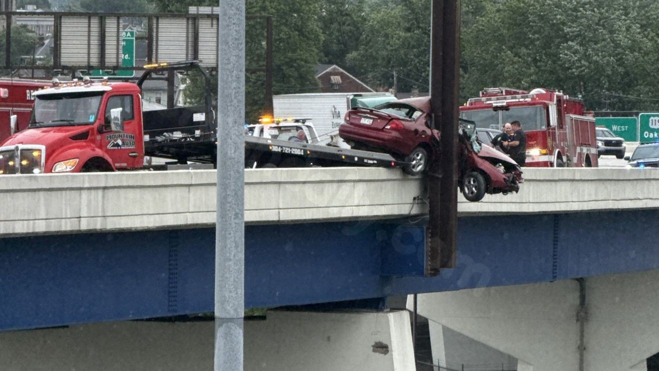 Charleston crash leaves vehicle dangling from interstate bridge