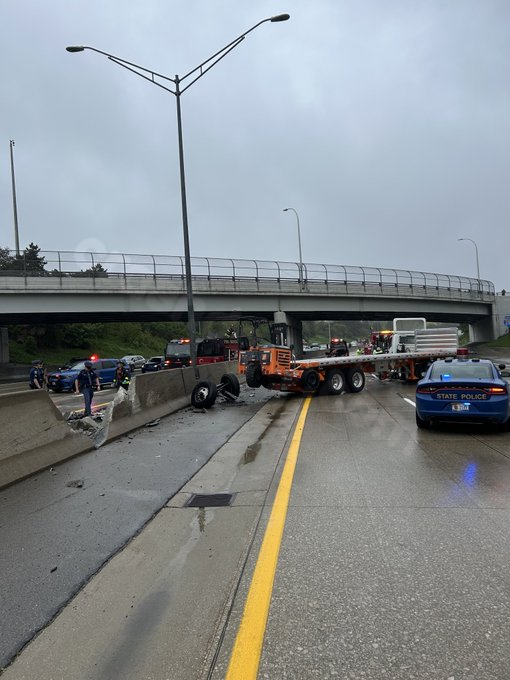 I-696 closed after semi-truck crash