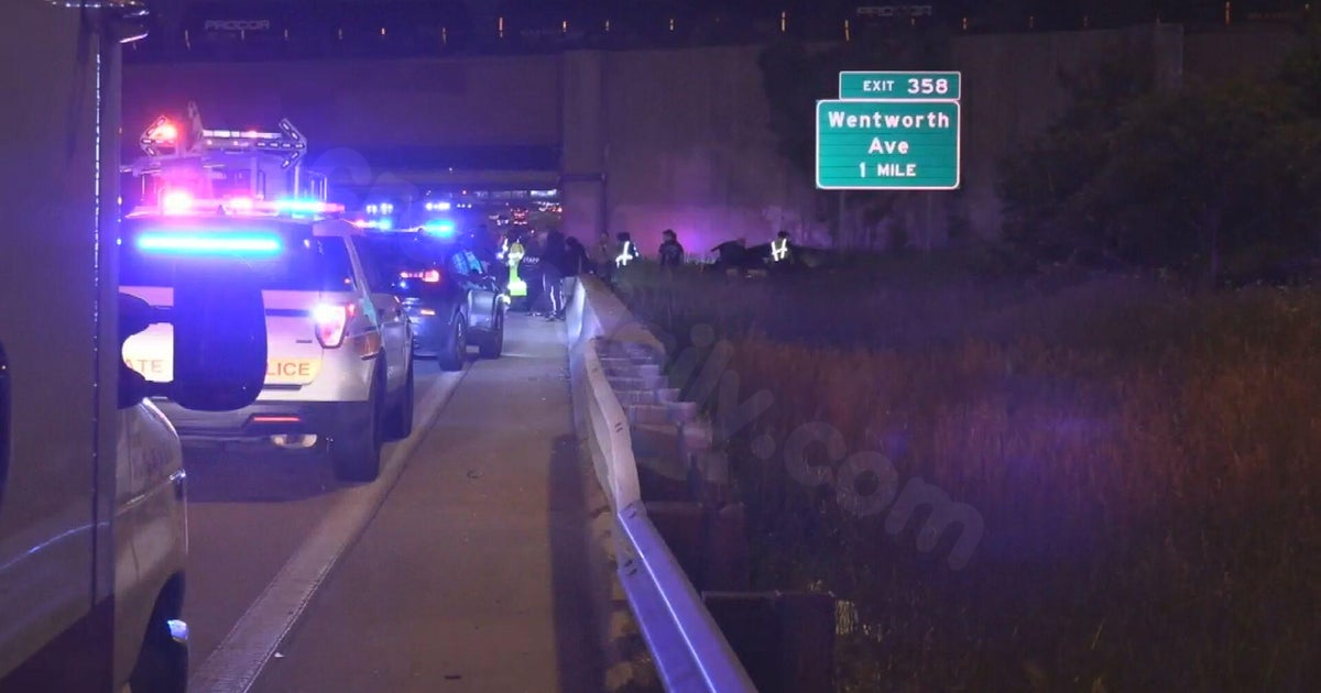 Man killed, 3 others injured in crash on Dan Ryan Expressway