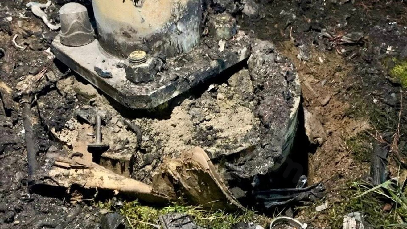 High-speed Anniston crash kills driver, damages traffic light