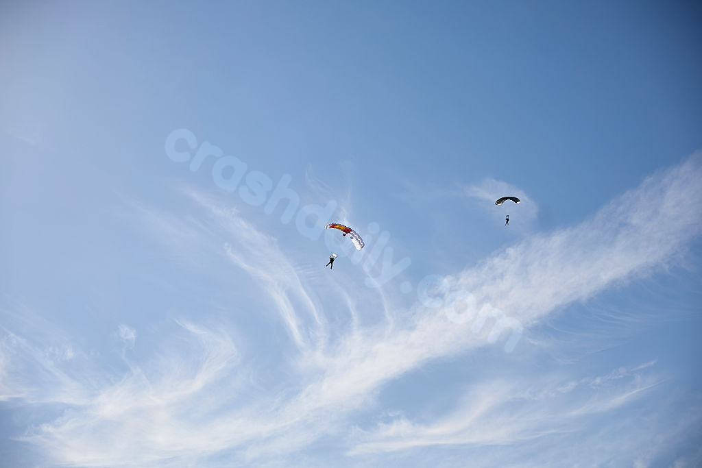 Midair skydiving collision leaves one dead in eastern WA group jump