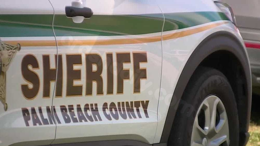 Woman dies in crash across from Lantana Airport