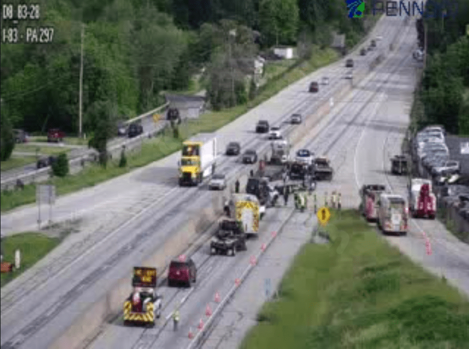 Crash shutting down part of I-83 in York County