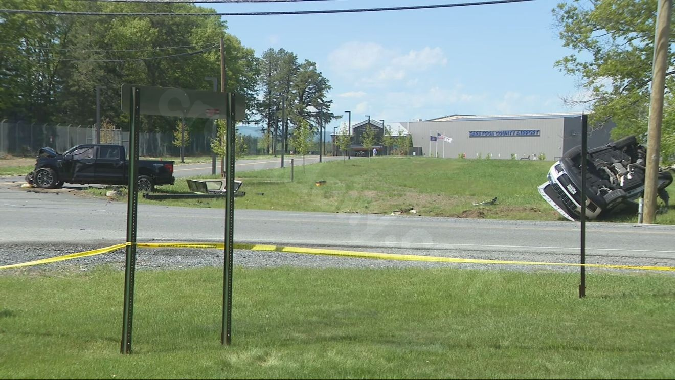Emergency vehicle responding to plane crash collides with Jeep in Saratoga County