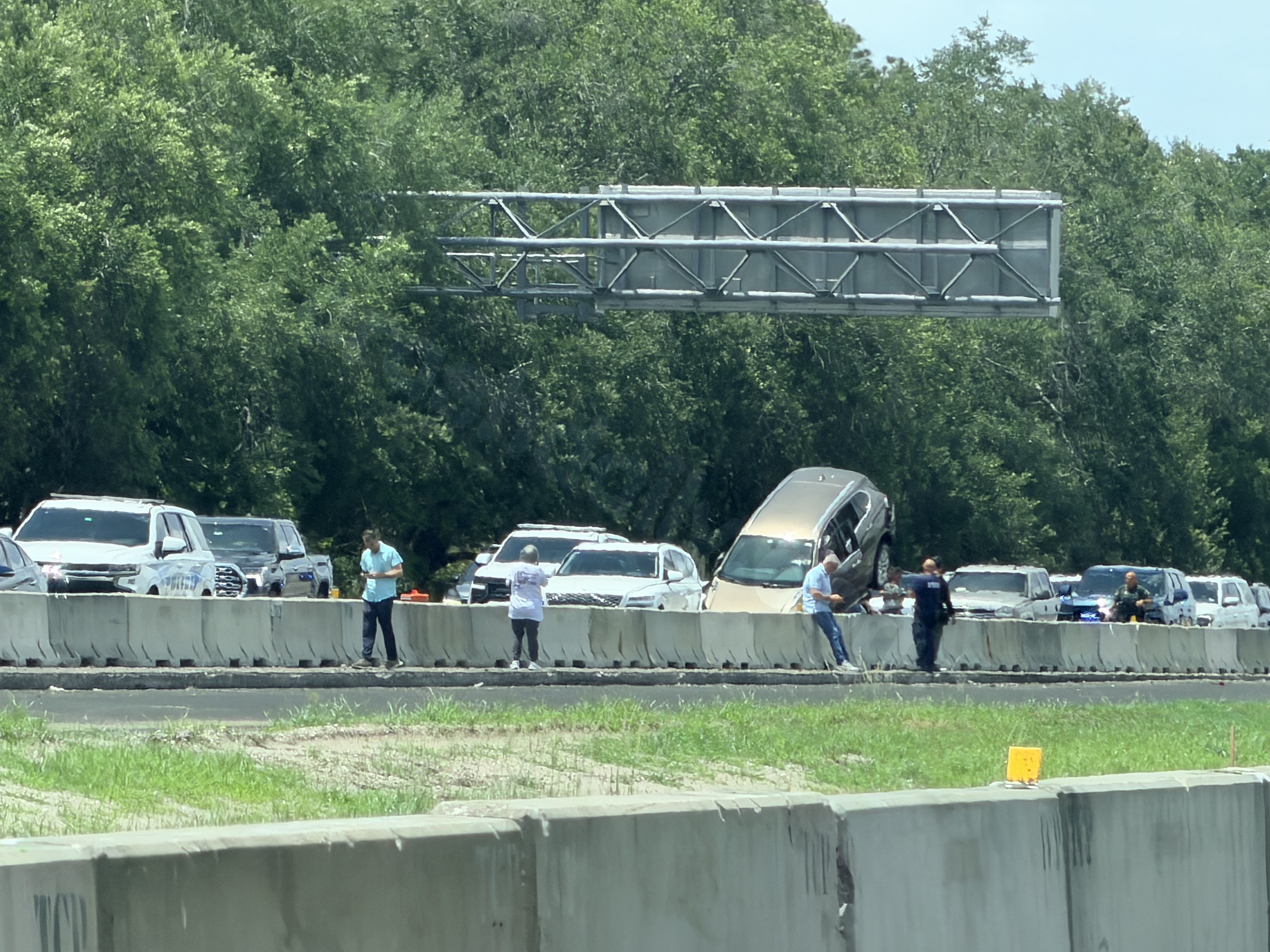 3 injured in multi-car crash on southbound I-75 in Sarasota County