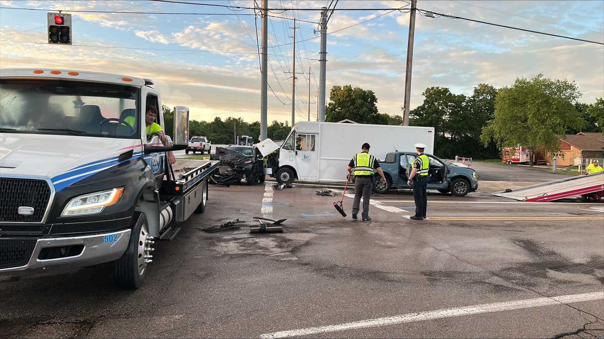 Police: 1 dead after crash involving 4 cars in West Chester