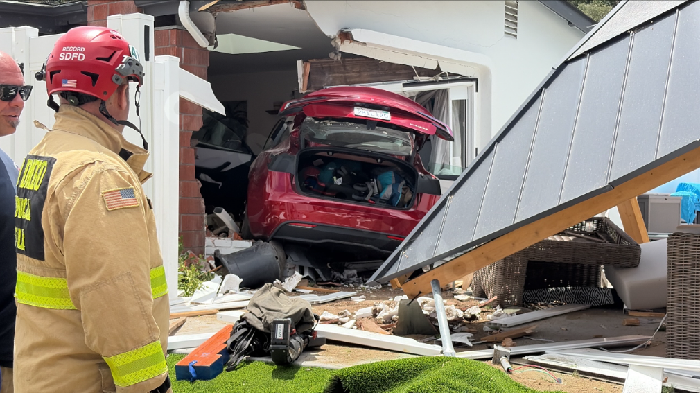 6 people transported to hospital after crash sends car into a Clairemont home