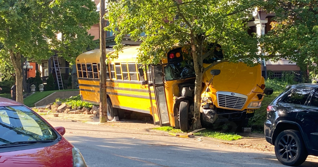 Bystander helps students involved in school bus crash in Pittsburgh's Highland Park neighborhood