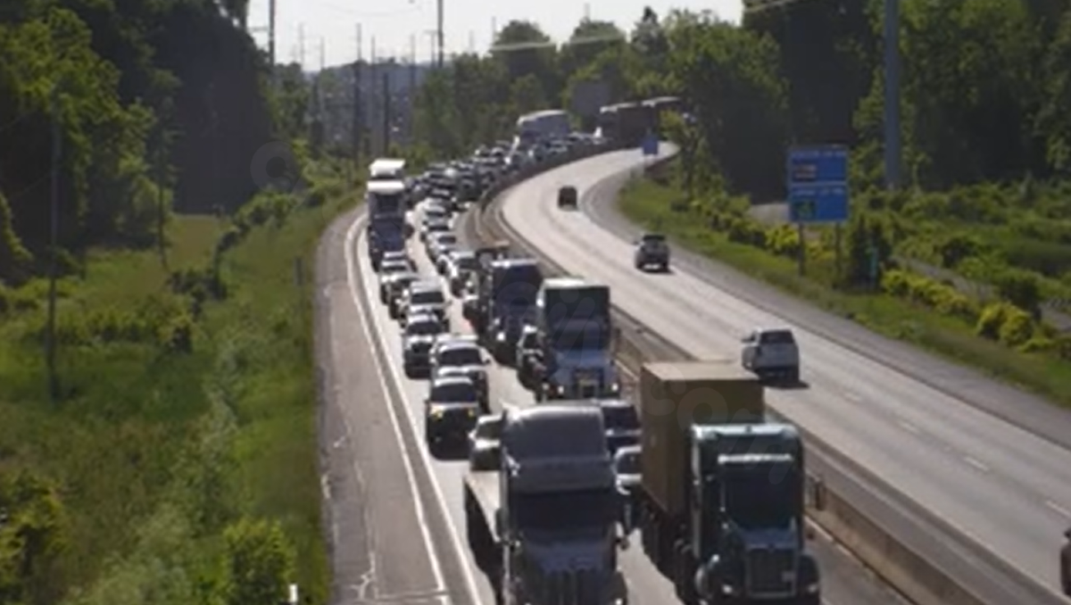 UPDATE: I-83 crash cleared after causing delays in both directions