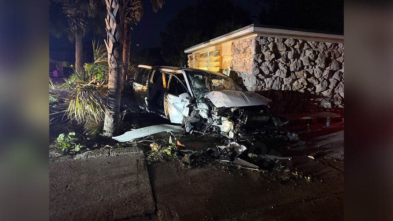 4 teens injured after car crashes into Venice Beach Pavilion, police say
