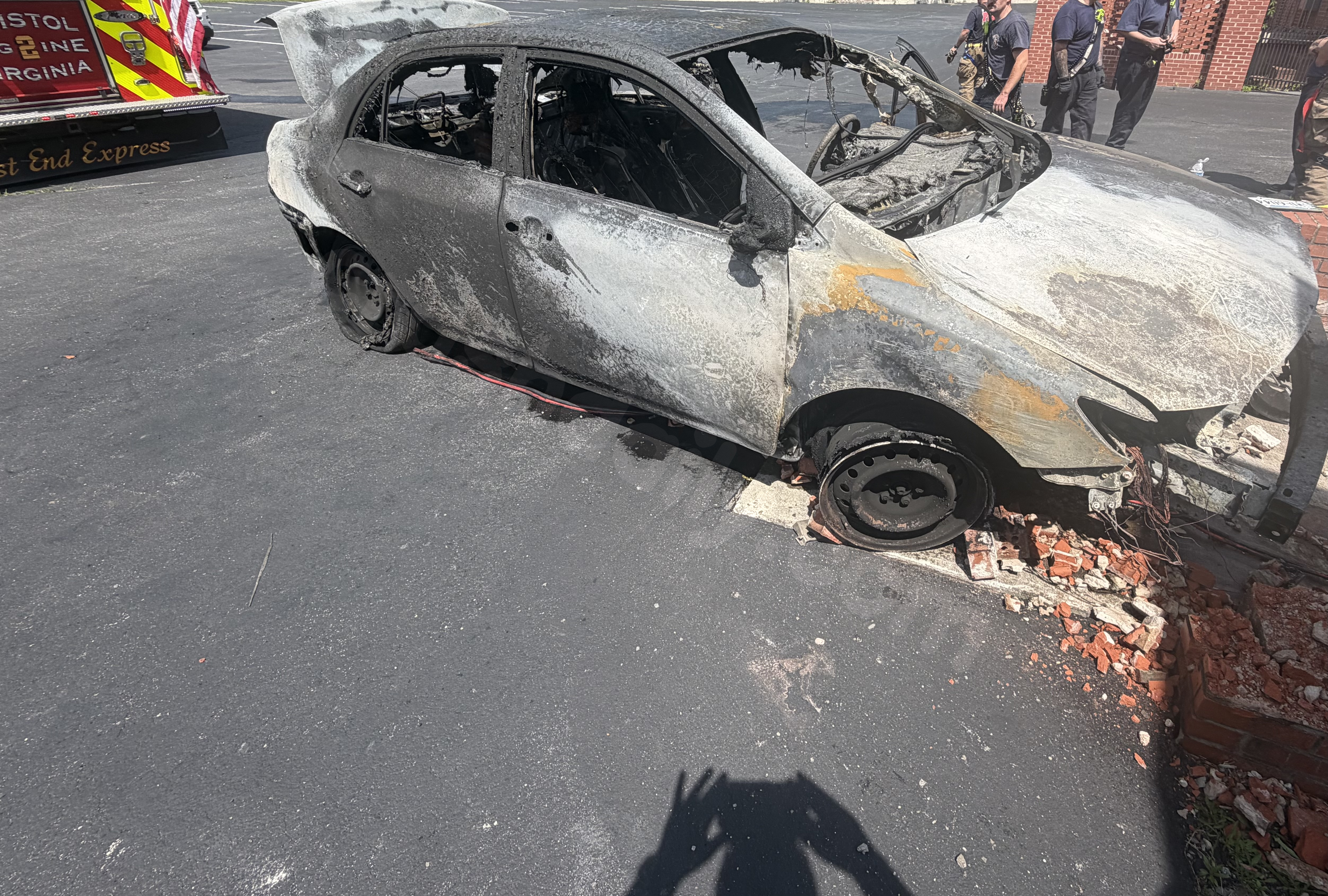 BVPD asking for witnesses after car crashes into building on Commonwealth Avenue