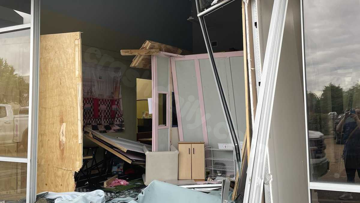 Car crashes into Ridgeland area school building, summer camp temporarily canceled