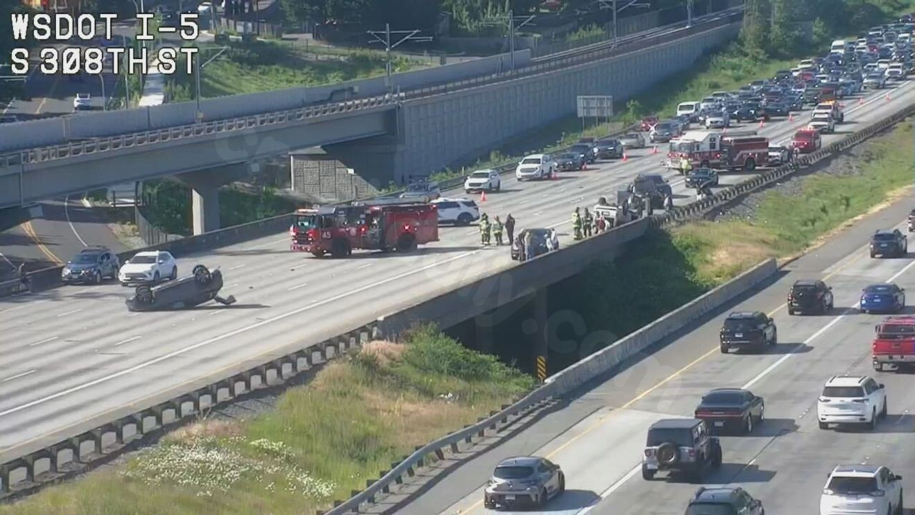 Crash blocks southbound I-5 at South 320th Street in Federal Way; delays expected