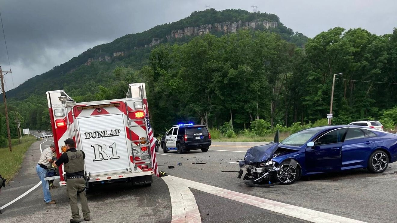 Hurt driver pulled from car with Hurst tools after multi-car crash in Dunlap Saturday