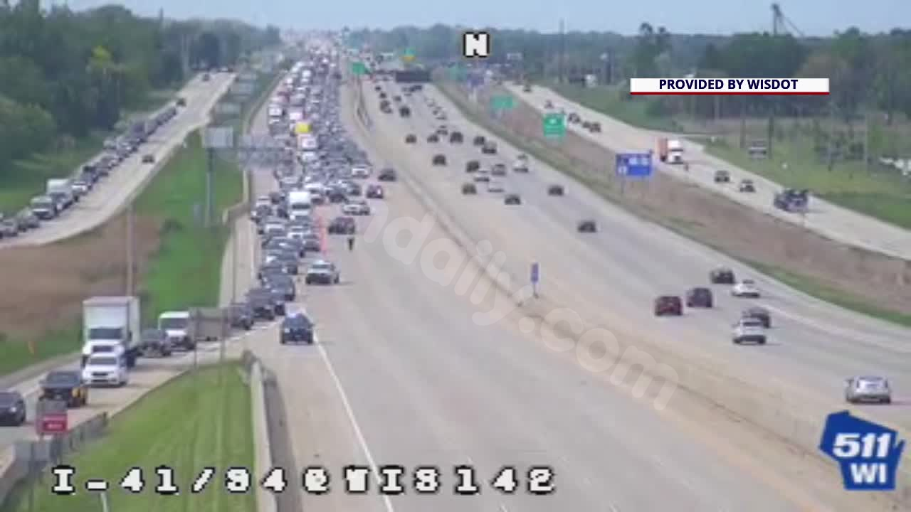 I-41 crash in Kenosha County, traffic reopens near Highway 142