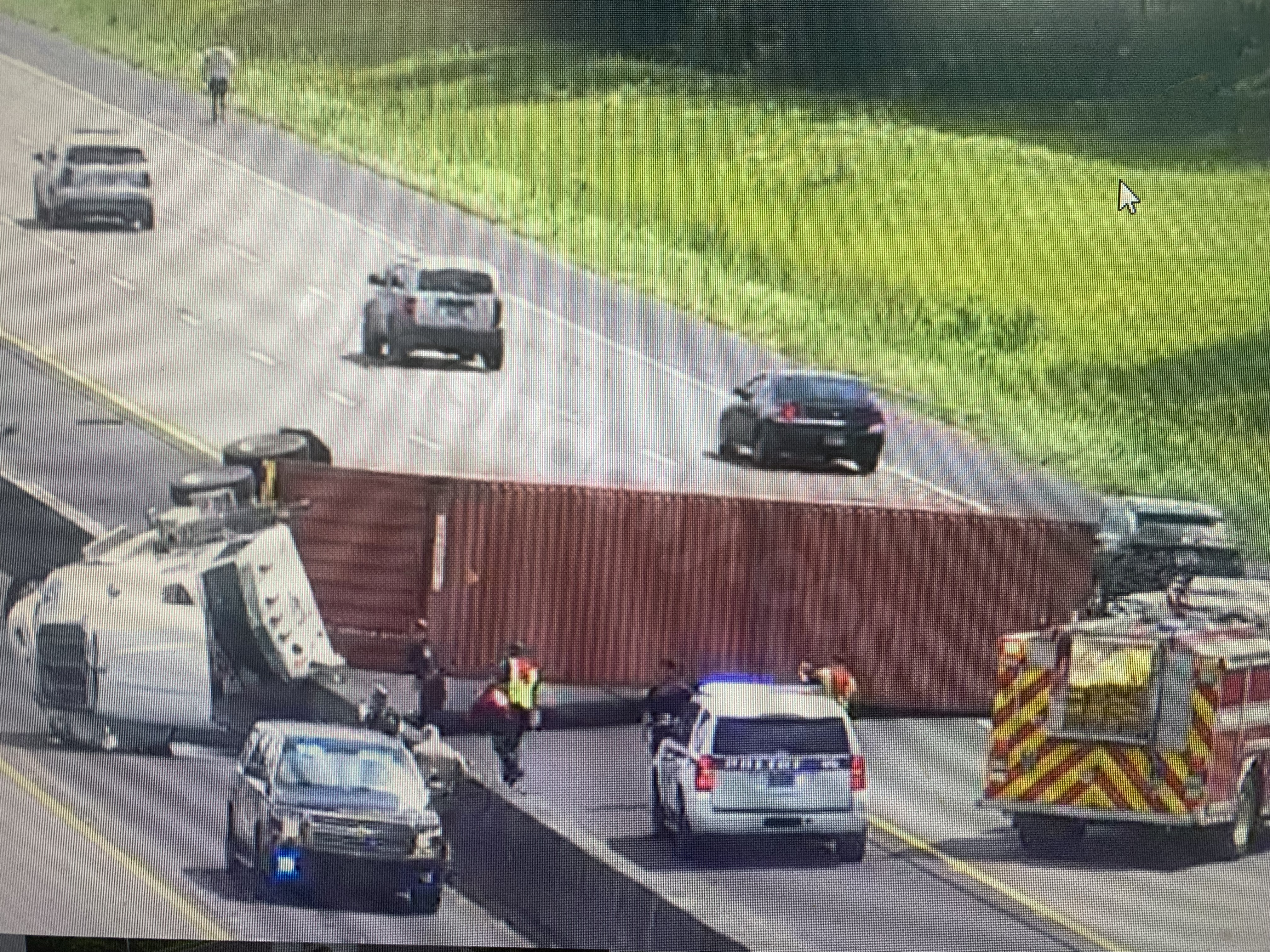I-10 crash: Overturned tractor-trailer blocks multiple lanes