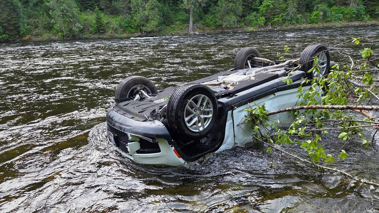 Rollover crash on Highway 12 sends vehicle into Lochsa River