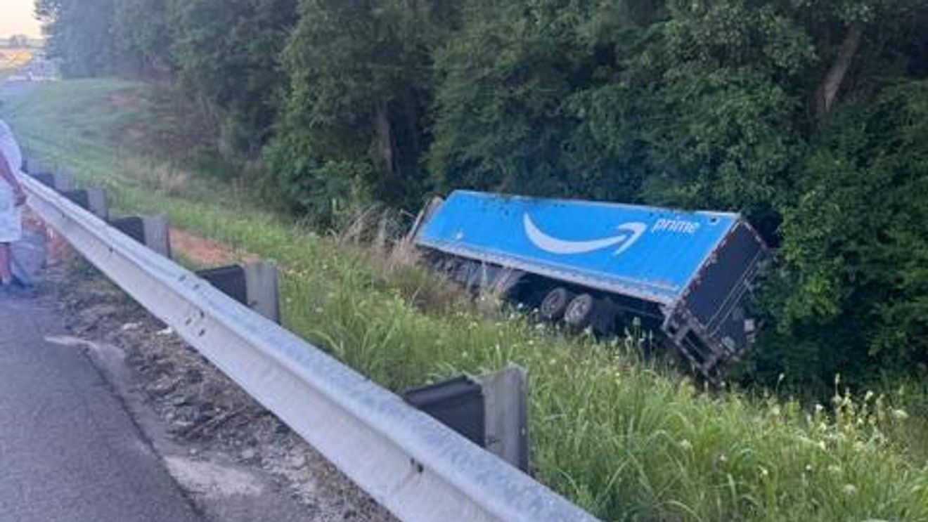 Amazon semi-truck driver falls asleep, causing accident on I-75 in Monroe County: sheriff