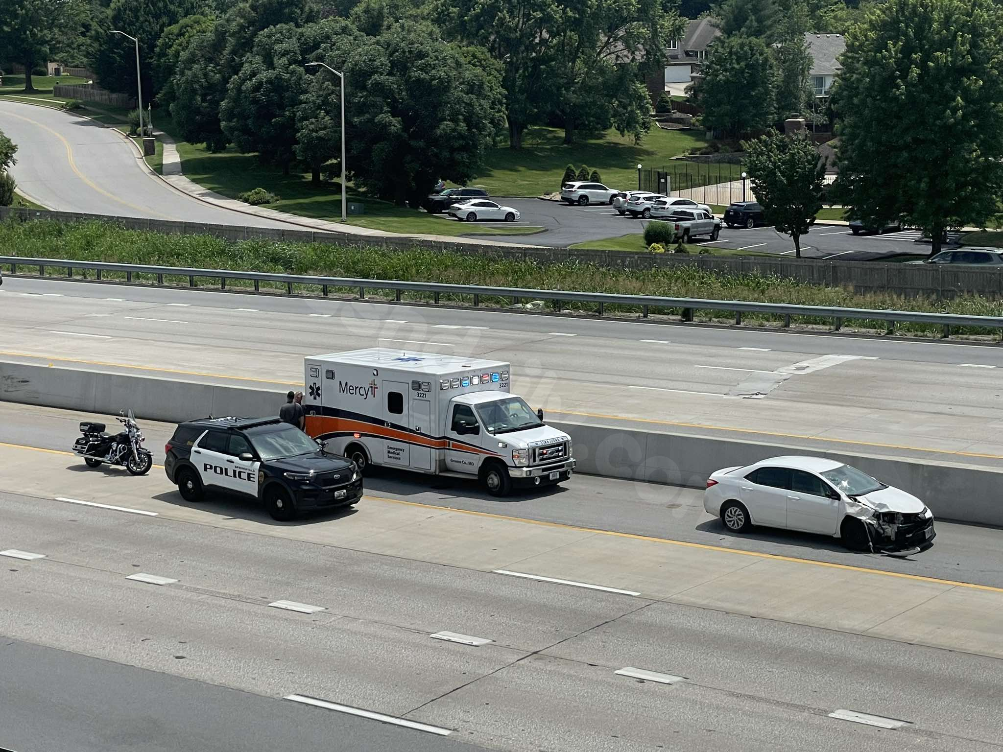 Fatal crash shuts down traffic on James River Freeway in Springfield
