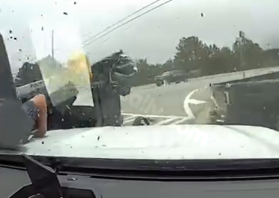 Watch | Dashcam captures child ejected in Gwinnett crash