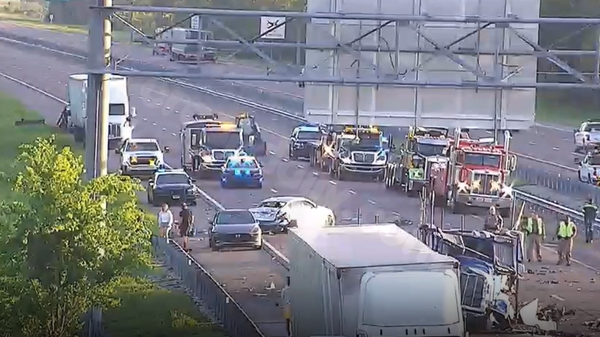 Chain-reaction crash involving 6 vehicles closes part of I-95 in Cocoa, troopers say